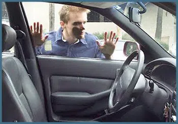 Safe Key Shop Hazel Park, MI 248-387-9925 - 19-locked-keys-in-car